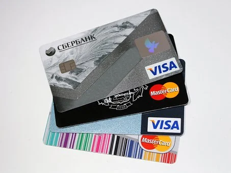 Czy karty płatnicze zastąpią gotówkę?